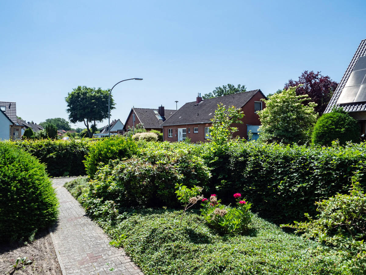 Immobilie in Hasloh - Ihr neues Zuhause mit Gartenfreiheit auf großzügigem Grundstück - Doppelhaushälfte mit Entwicklungspotenzial - Bild 2