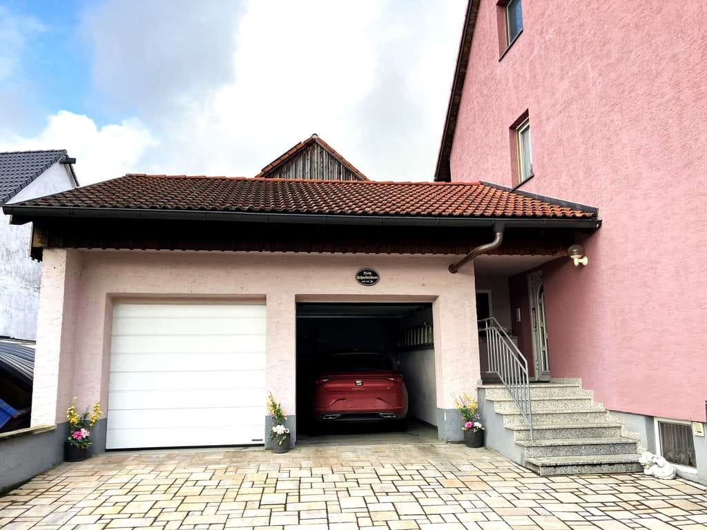 Immobilie in Weichs - 2-Fam.Haus mit sonnigem Garten, Doppelgarage –Teilbar in 3 Einheiten - ideal für Familien oder Inves - Bild 1