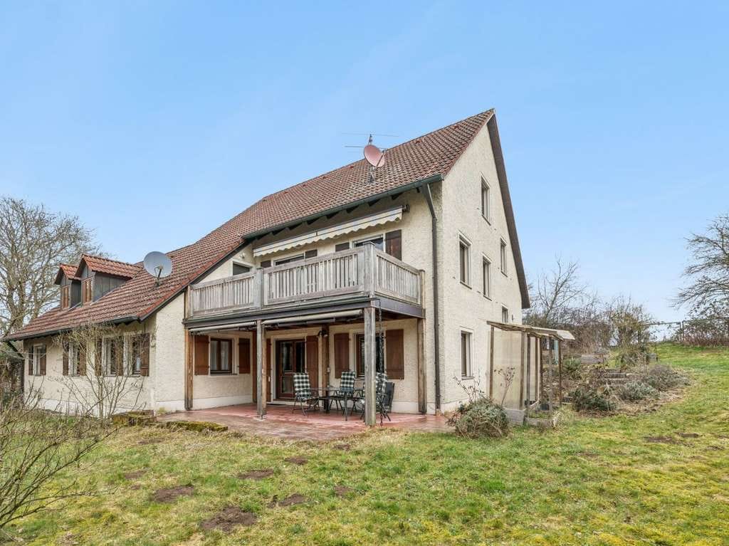 Immobilie in Westheim - Großzügiges Einfamilienhaus mit Einliegerwohnung und großem Grundstück in Westheim - Bild 2