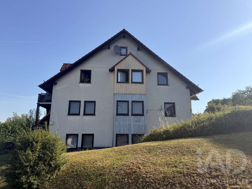 Immobilie in Lohra - Vermietete 3-Zi-DG-Wohnung in Lohra: ca. 75m² Wohnfläche, Süd-Balkon & zwei Stellplätzen - Bild 3
