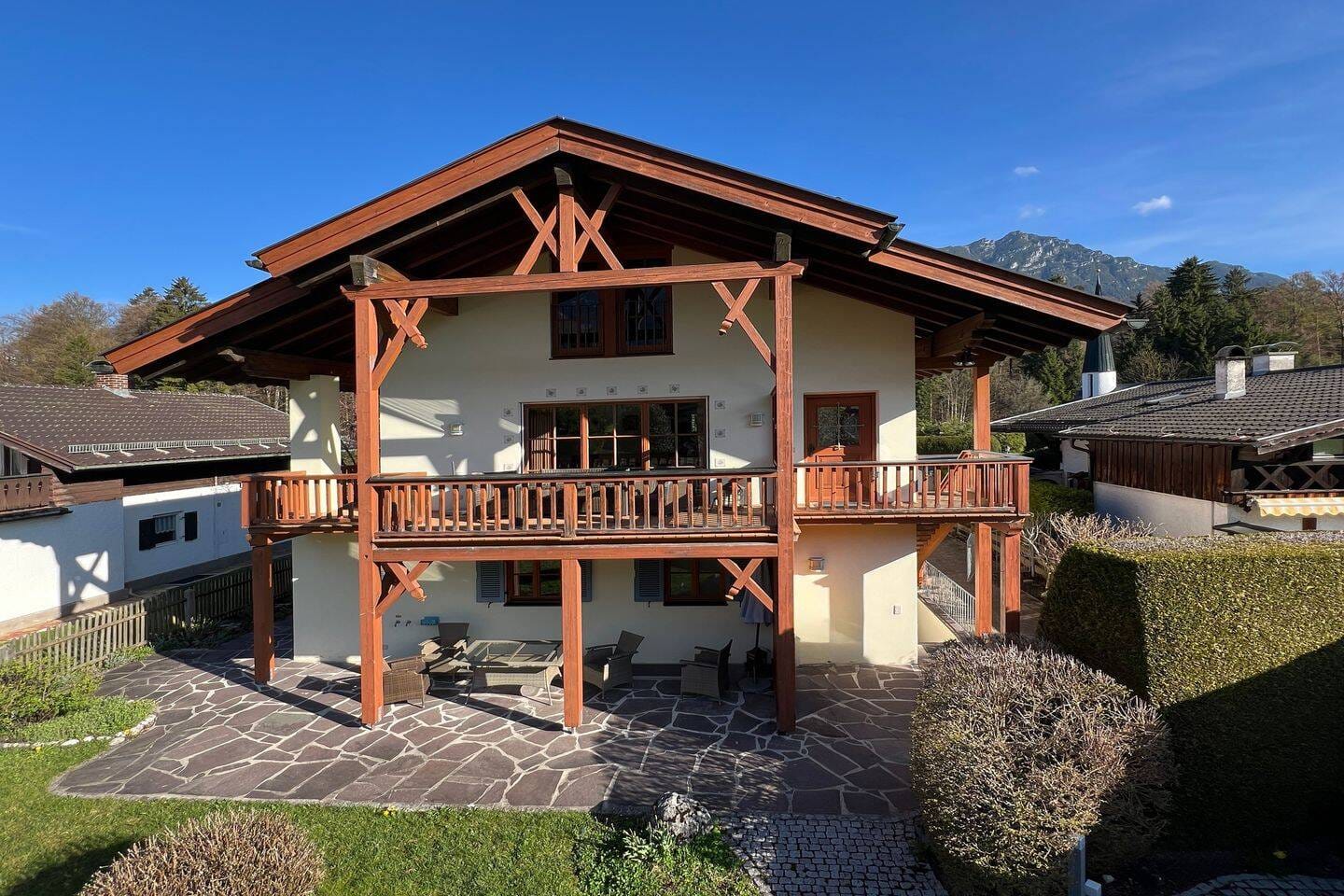 Immobilie in Grainau - Gepflegtes Mehrfamilienhaus in traumhafter Lage - Bild 2