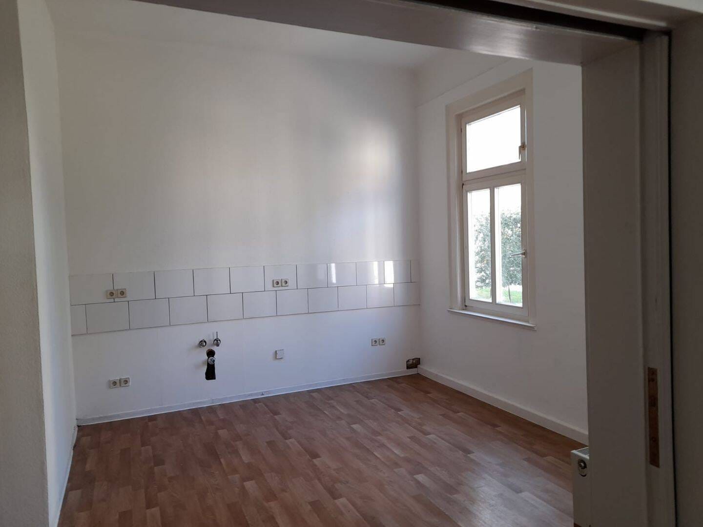 Immobilie in Mühlhausen - Kapitalanlage / Geldanlage: Wohn- und Geschäftshaus mit 3 Wohneinheiten und 1 Gewerbeeinheit in "Top"-Lage - Bild 2