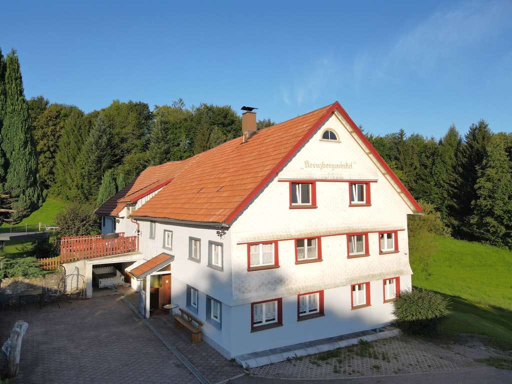 Immobilie in Scheidegg - Historisches Bauernhaus in Toplage – Rückzug mit Privatsphäre und fußläufiger Infrastruktur - Bild 3