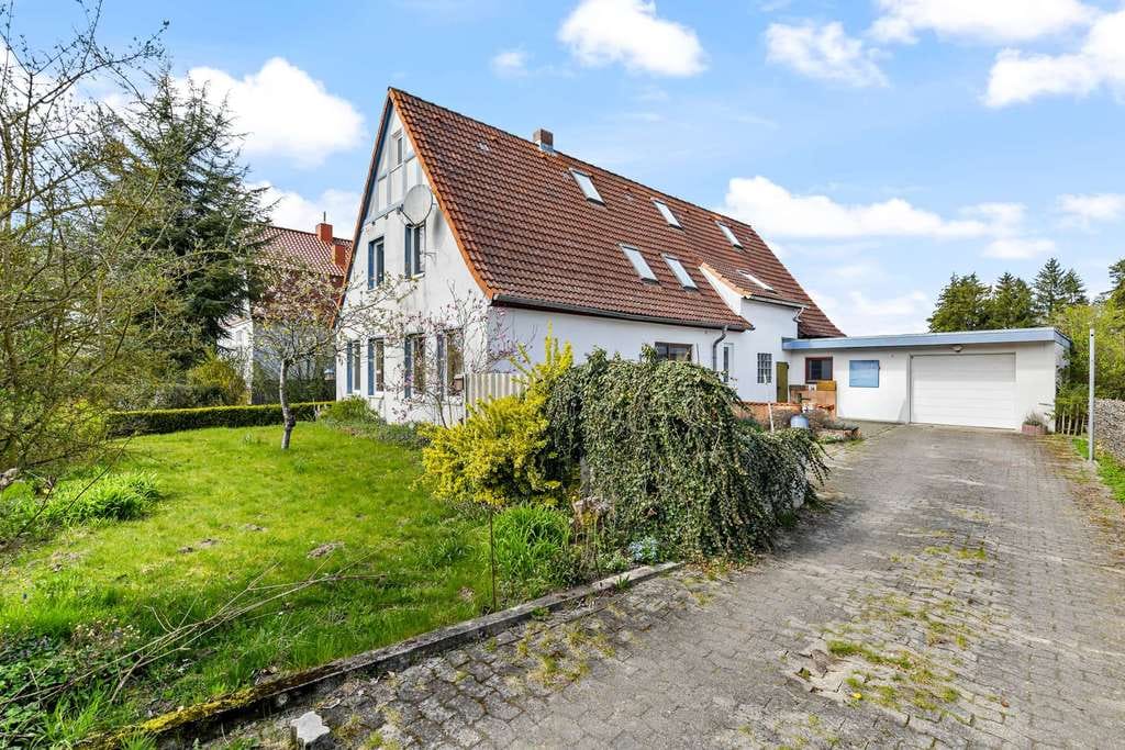 Immobilie in Ahrensbök - Wohnen am Feldrand – großes Zweifamilienhaus auf über 1.000 m² Grundstück - Bild 1