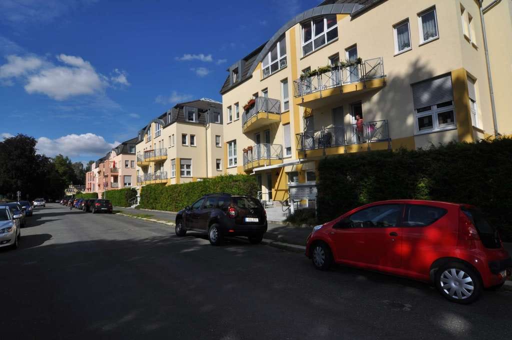 Immobilie in Auerbach/Vogtland - Top Gelegenheit * Helle freundl.2 Zi.-Wohnung mit Südbalkon im 2.OG mit TG - Bild 0