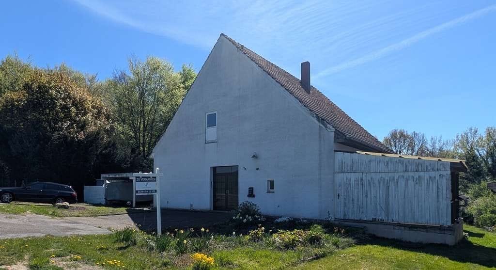 Immobilie in Hüllhorst - Großes Grundstück in Hüllhorst: Einfamilienhaus mit Potenzial zur Neugestaltung - Bild 1