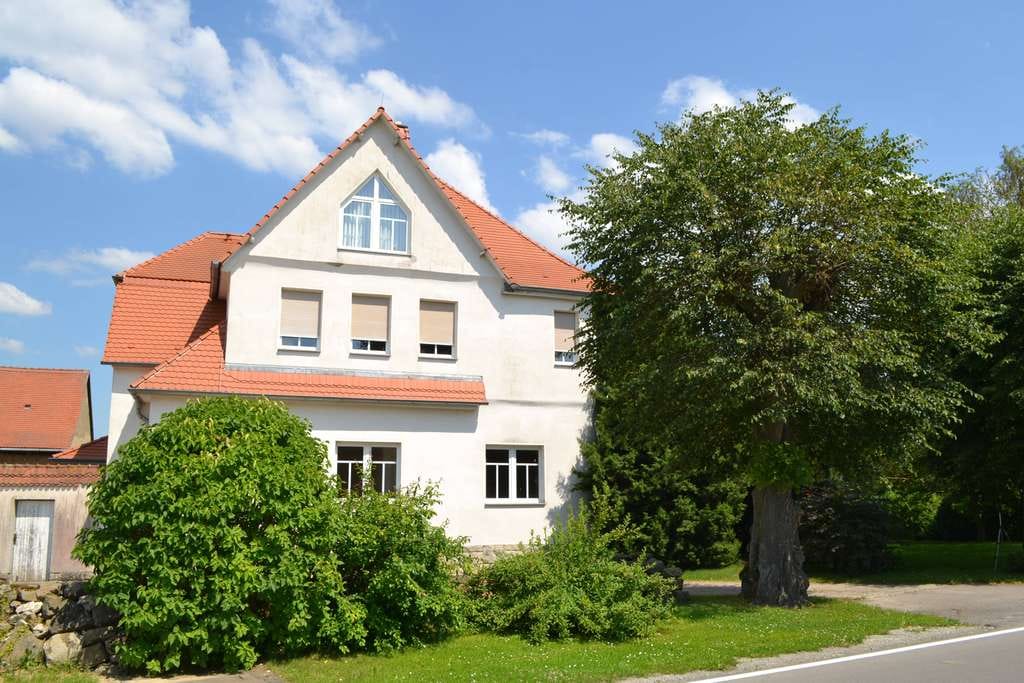 Immobilie in Bad Bibra - Eine Dachgeschoß-Eigentumswohnung mit 2 Stellplätzen und Gartenfläche in ruhiger ländlich idyllischer Lage vom Finneland für Eigennutzer oder Kapitalanleger - Bild 0
