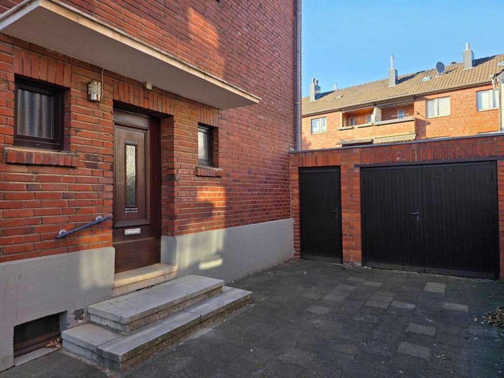 Immobilie in Eschweiler - SANREALTY | Vollvermietetes Dreiparteienhaus in einer interessanten, zentralen Lage von Eschweiler - Bild 2