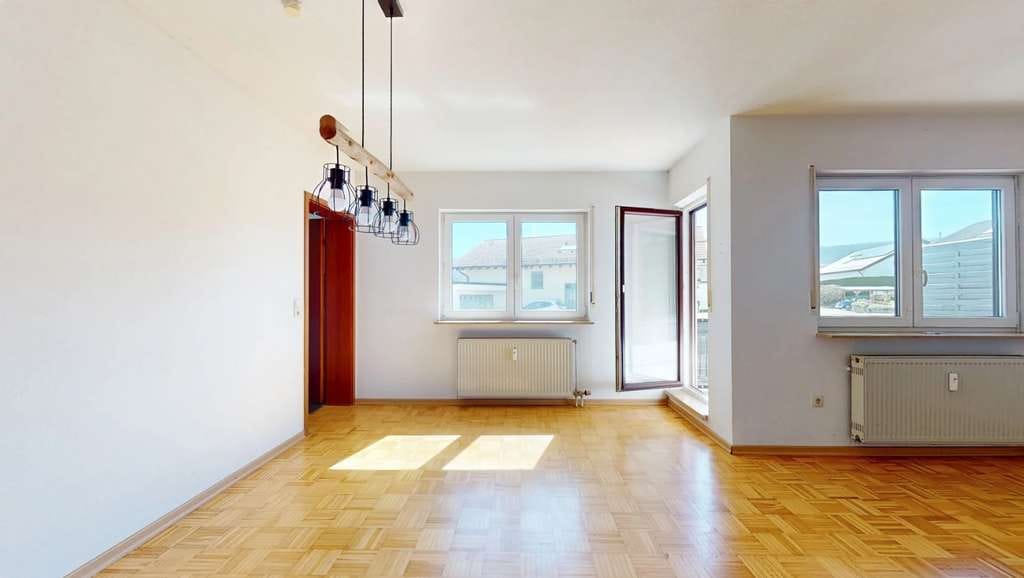 Immobilie in Eschenbach - 3-Zimmer Wohnung in Eschenbach mit Balkon – viel Potenzial & ideale Chance für Handwerker - Bild 0
