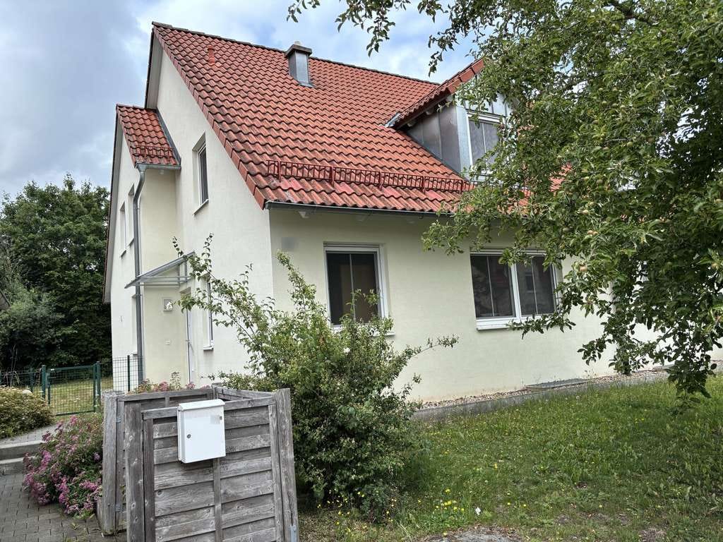 Immobilie in Kulmain - Attraktive Doppelhaushälfte zum Eigenbezug oder auch zur Kapitalanlage in Kulmain - Bild 2