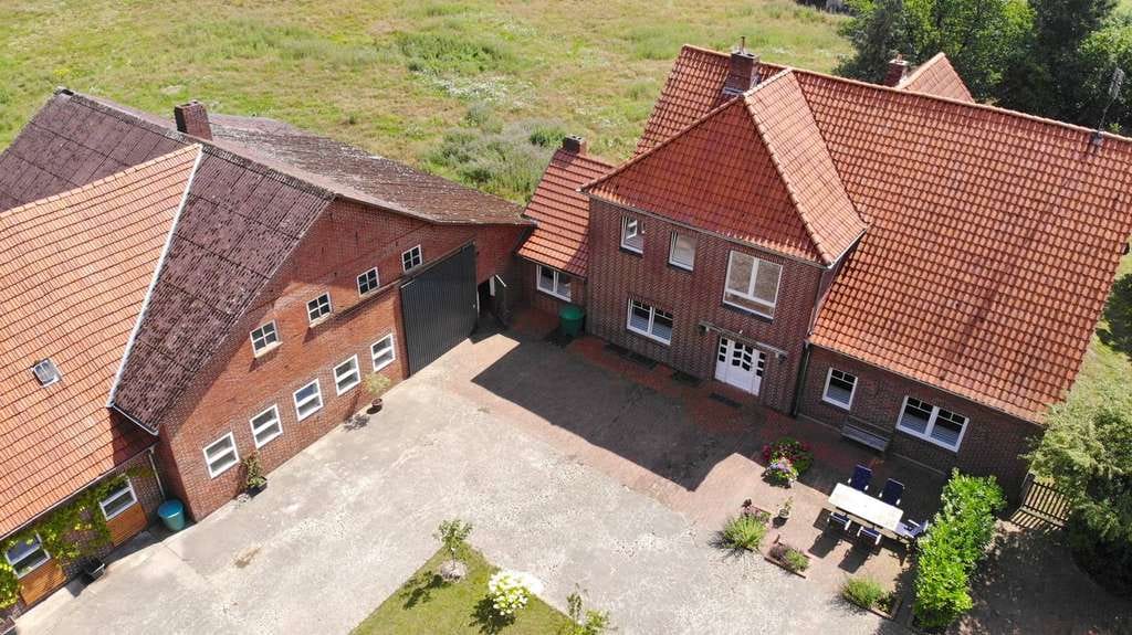 Immobilie in Barnstorf - Barnstorf OT - 3 Seiten Resthof mit altem Baumbestand zu verkaufen - Bild 2