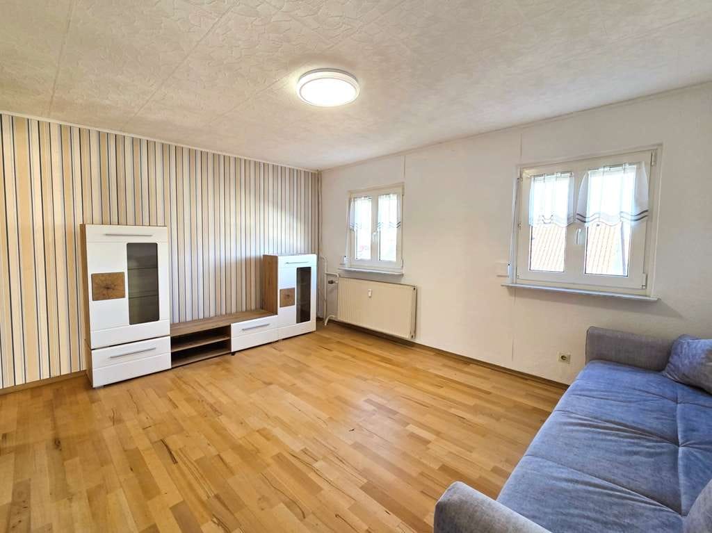 Immobilie in Bisingen - Helle Dachgeschosswohnung mit viel Tageslicht, überdachtem Balkon, Stellplatz und modernisiertem Bad - Bild 1