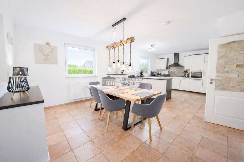 Immobilie in Toppenstedt - Einfamilienhaus mit Kamin, Südterrasse und Dachboden - Bild 3