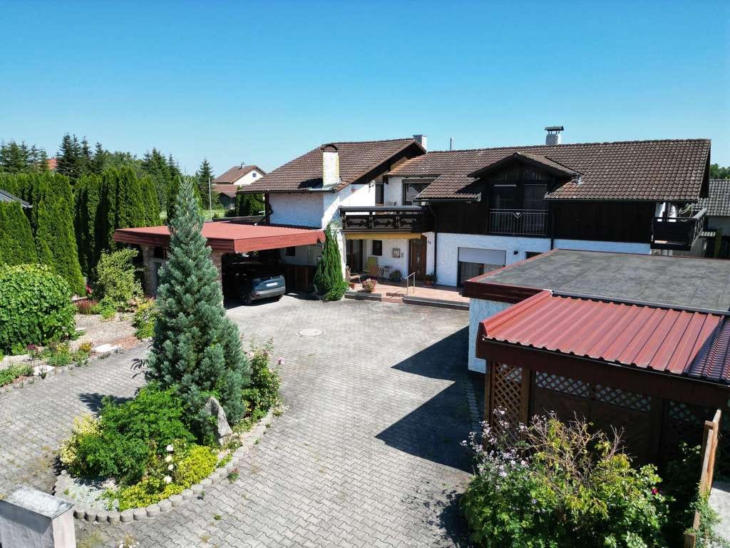 Immobilie in Pilsting - Beeindruckendes Einfamilienhaus in Stil und Größe! - Bild 0