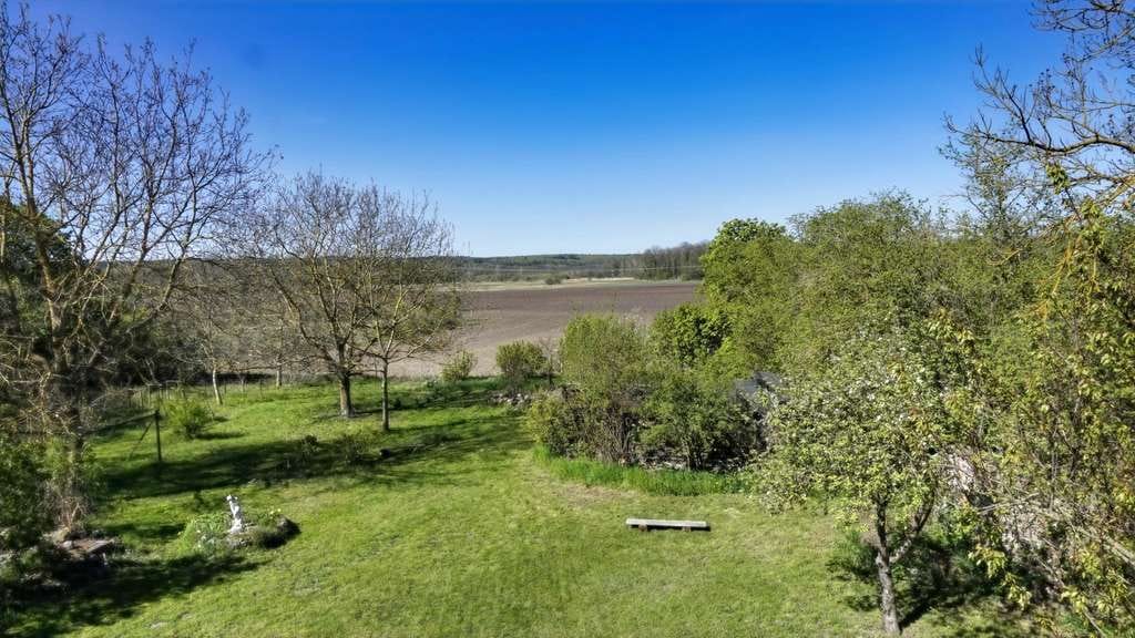 Immobilie in Nordwestuckermark - Vielseitig nutzbares Anwesen in Seenähe – 4 Wohneinheiten, Balkonterrasse & 8.758 m² Grundstück - Bild 2
