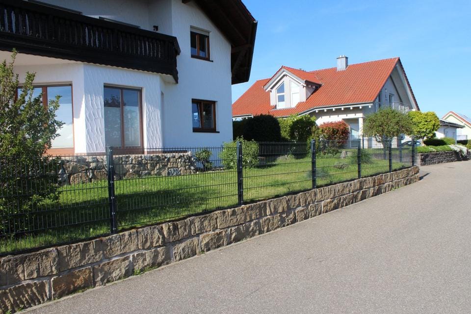 Immobilie in Sinsheim - 4,5-Zimmerwohnung mit Terrasse, Garten, Garage und 2 Stellplätzen - Bild 0