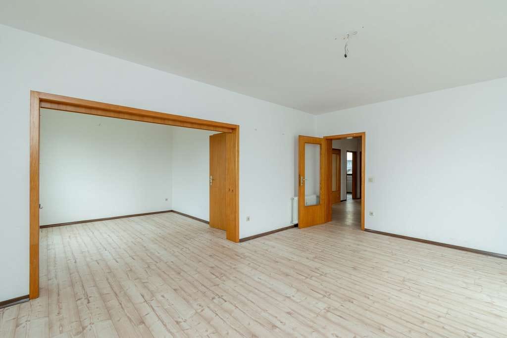 Immobilie in Porta Westfalica - Großzügiges Zweifamilienhaus – sofort nutzbar in bester Lage - Bild 3
