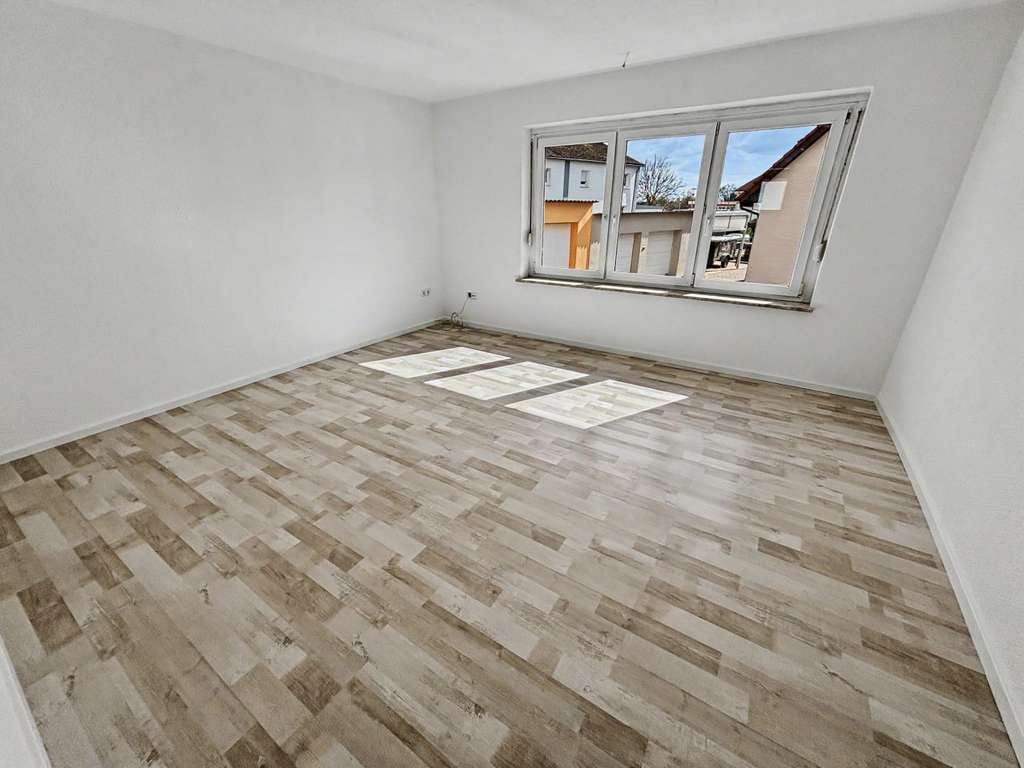 Immobilie in Ellenberg - Saniertes Einfamilienhaus mit Doppelgarage und Garten in Ellenberg - Bild 4