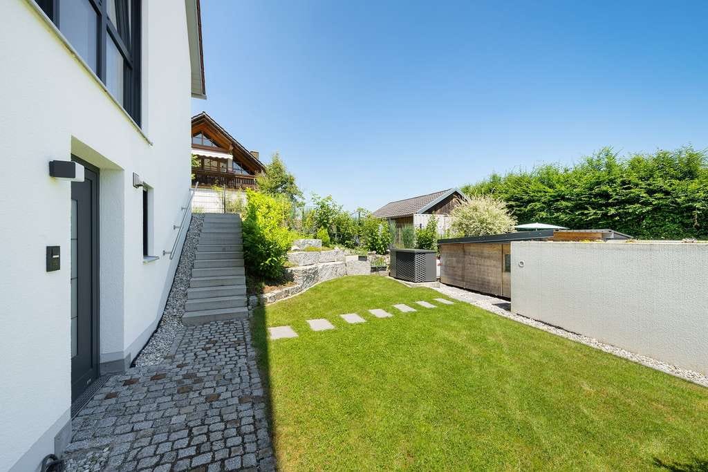 Immobilie in Buch am Erlbach - Zeitgemäßer Wohnkomfort KfW 55 - top moderne DHH in Ortsrandlage mit PV-Anlage.   - Bild 4