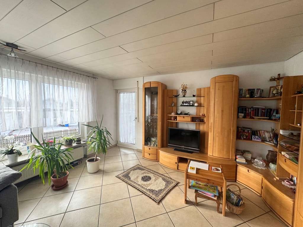 Immobilie in Küssaberg - Dangstetten-Einfamilienhaus mit Doppelgarage und Einliegerwohnung-Wohnen und Arbeiten unter einem Da - Bild 2