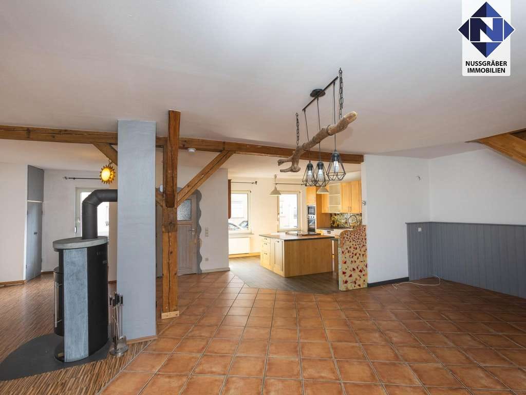 Immobilie in Wernau (Neckar) - Individuell - großzügige Doppelhaushälfte mit großem Wohnbereich und Wellness-Bad - Bild 1