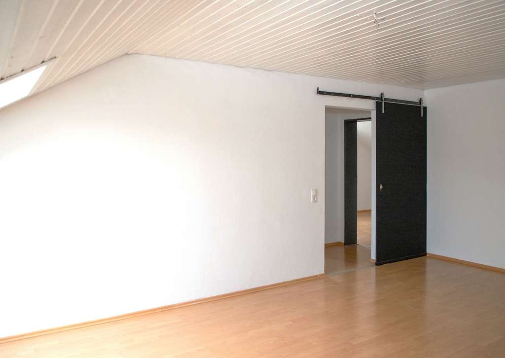 Immobilie in Deggendorf - Stilvolle Dachgeschosswohnung nahe Stadtpark – modern, nachhaltig und sofort bezugsfrei - Bild 1