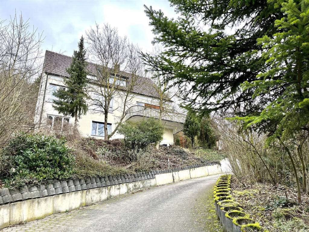 Immobilie in Igersheim - Sehr großzügiges Wohnhaus in ruhiger Lage mit viel Aussicht - Bild 3