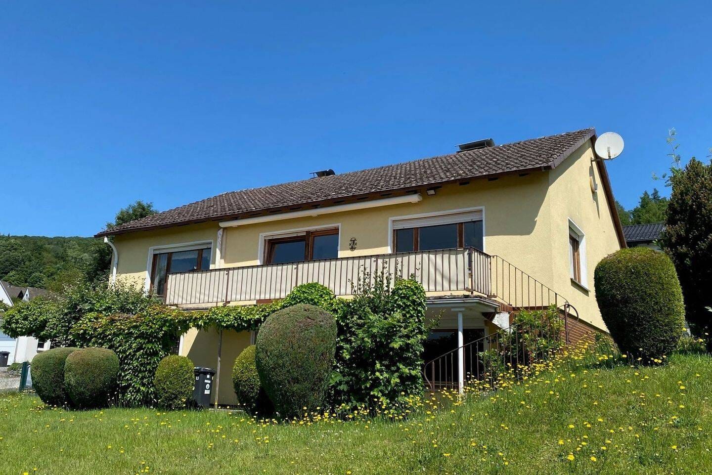 Immobilie in Bad Laasphe - ++ JETZT REDUZIERT ++ Sonnige Aussichten in Bad Laasphe! - Bild 1