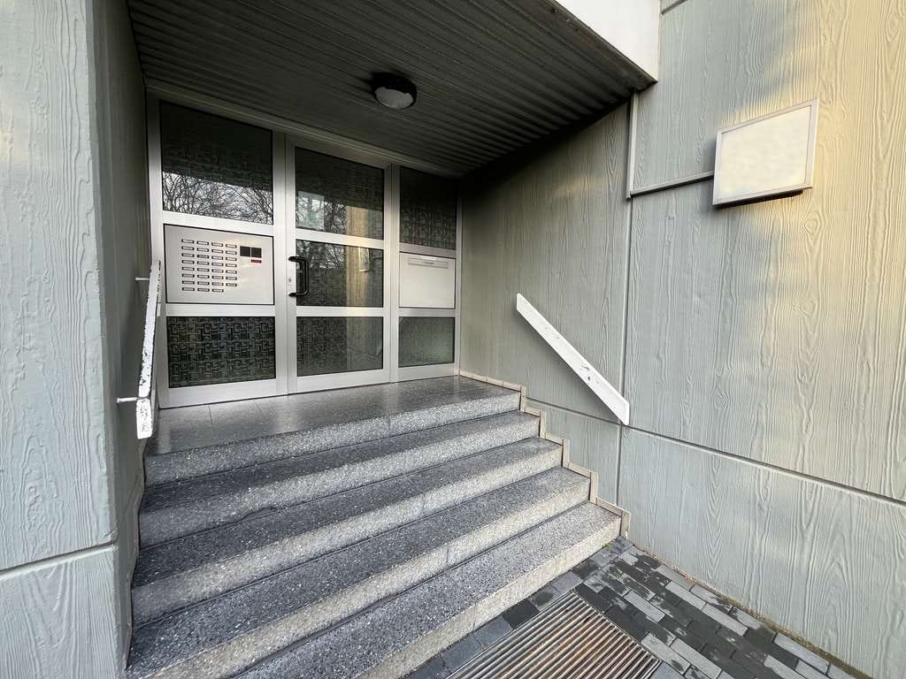 Immobilie in Neukirchen-Vluyn - Für Kapitalanleger: Vermietete und sehr gepflegte Dachgeschosswohnung mit Aufzug in zentraler Lage v - Bild 1