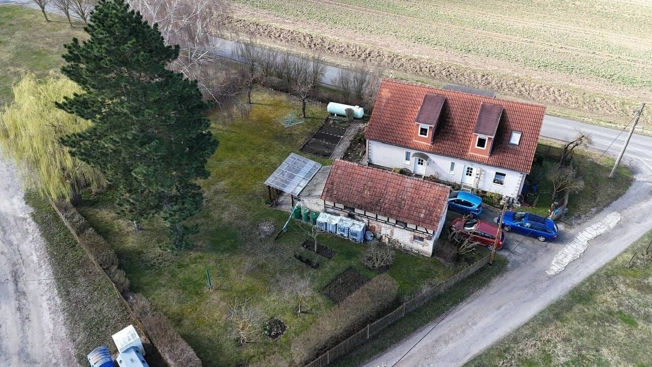 Immobilie in Bad Berka - Eine liebevoll gepflegte Immobilie für die Erfüllung der eigenen Träume von Landleben und Gartenbau - Bild 1