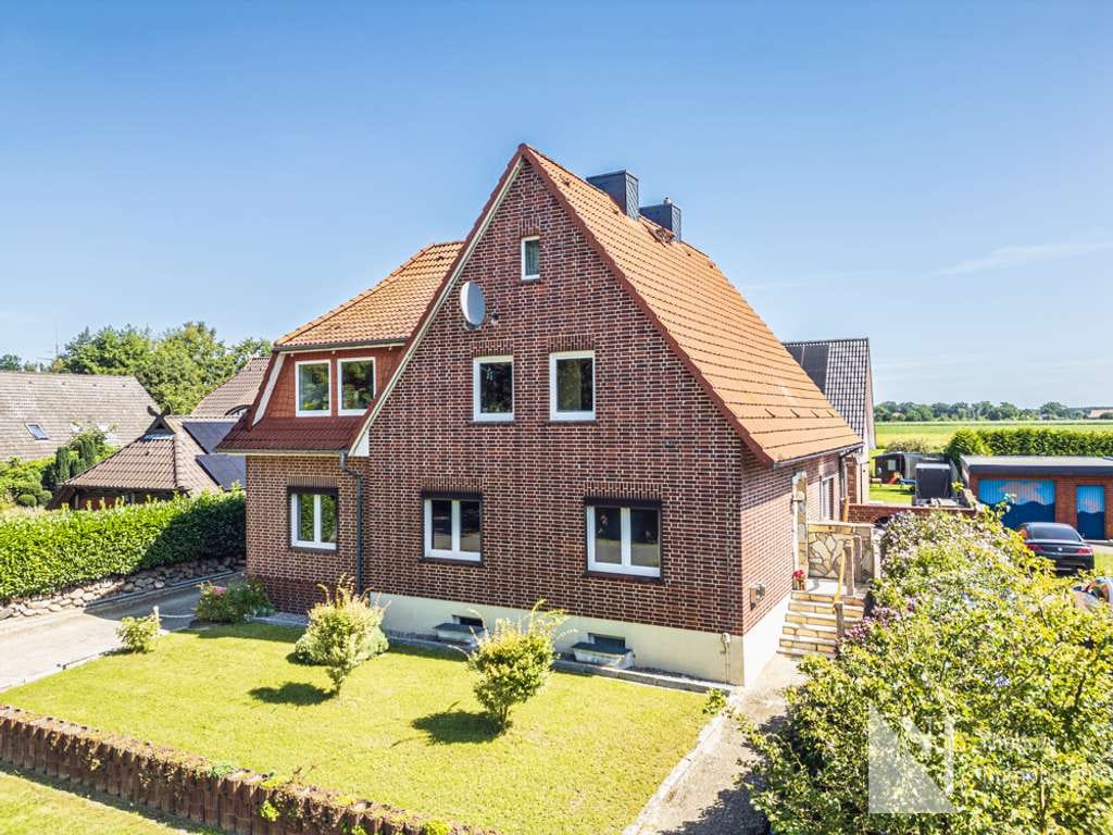 Immobilie in Wittorf - Großzügiges Zweifamilienhaus mit vielfältigen Nutzungsmöglichkeiten in Wittorf - Bild 0