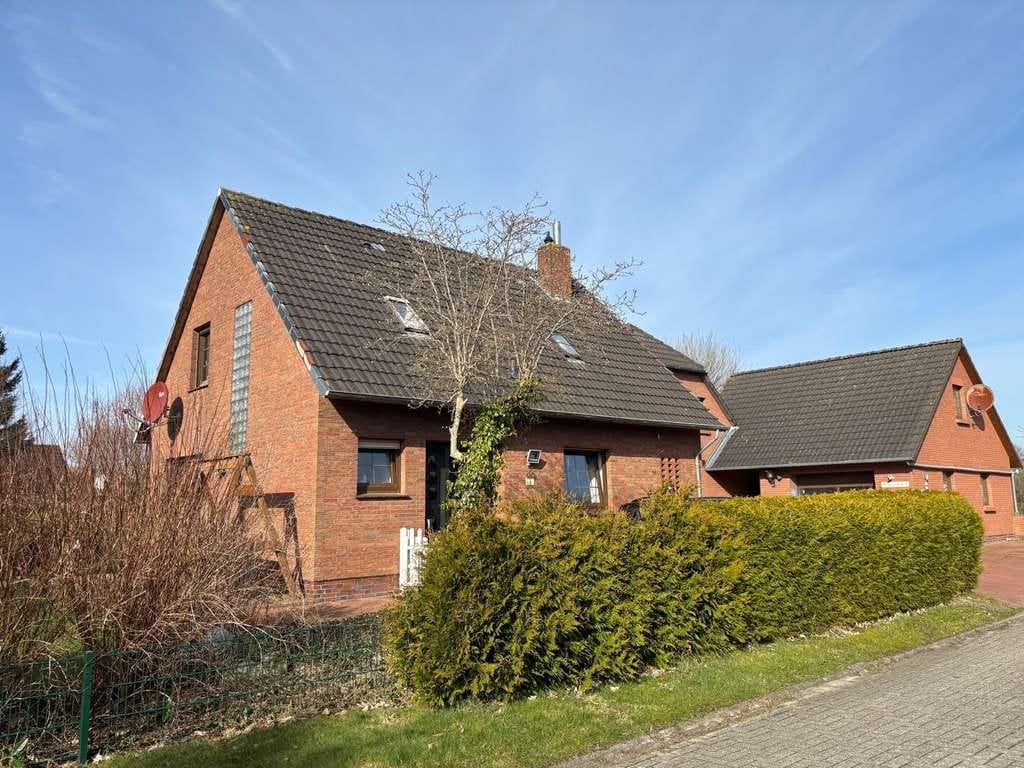 Immobilie in Großheide - Einfamilienhaus mit Einliegerwohnung in Sackgassenlage - Bild 1