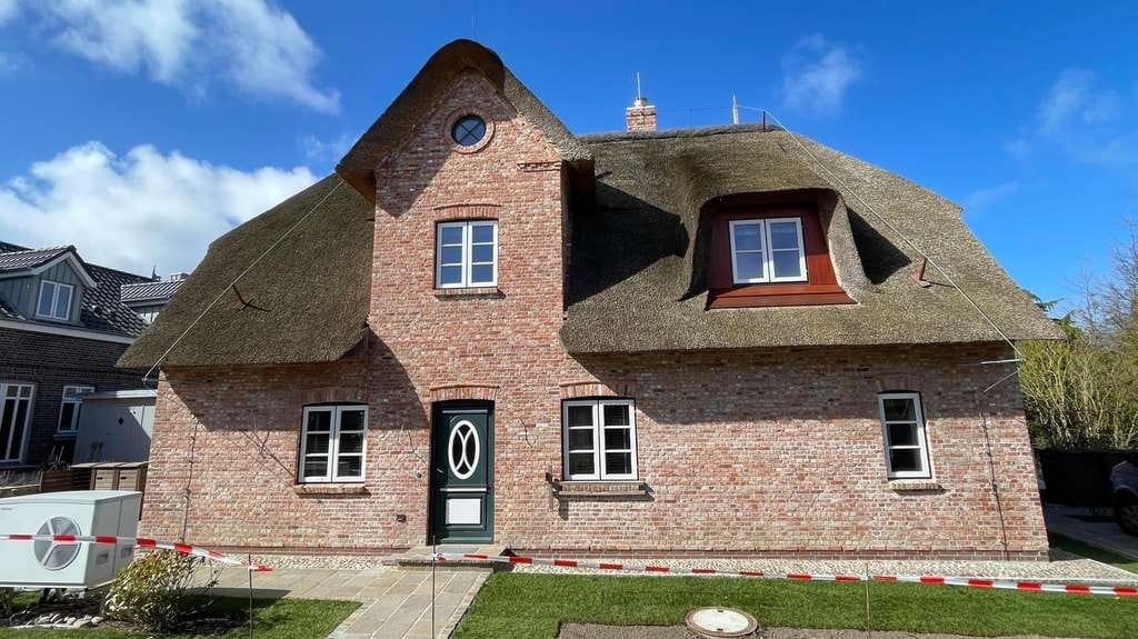 Immobilie in Oevenum - Doppelhaus mit einer genehmigten Ferienwohnung - Bild 1