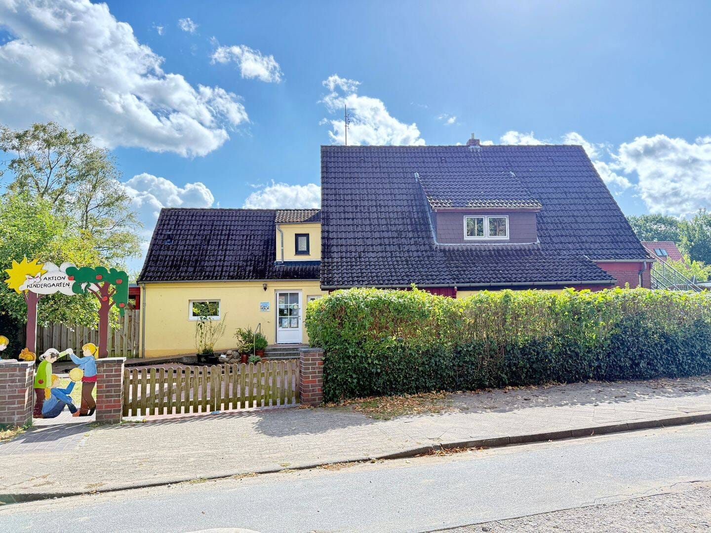 Immobilie in Rotenburg - Langfristig vermietetes Zweifamilienhaus (Kindergarten) zu verkaufen - Bild 1