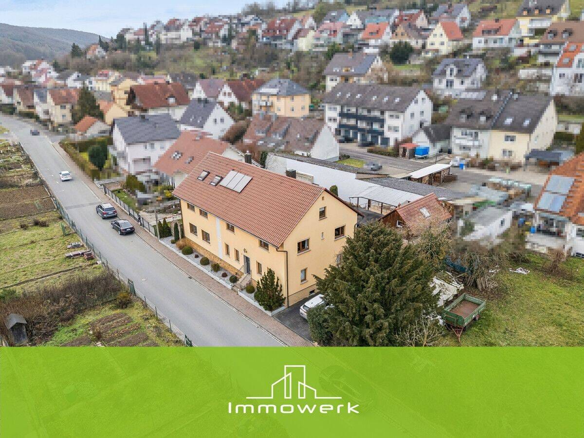 Immobilie in Theilheim - Solides Zweifamilienhaus im Würzburger Einzugsgebiet - viel Wohnraum, flexible Nutzung, Doppelgarage - Bild 0