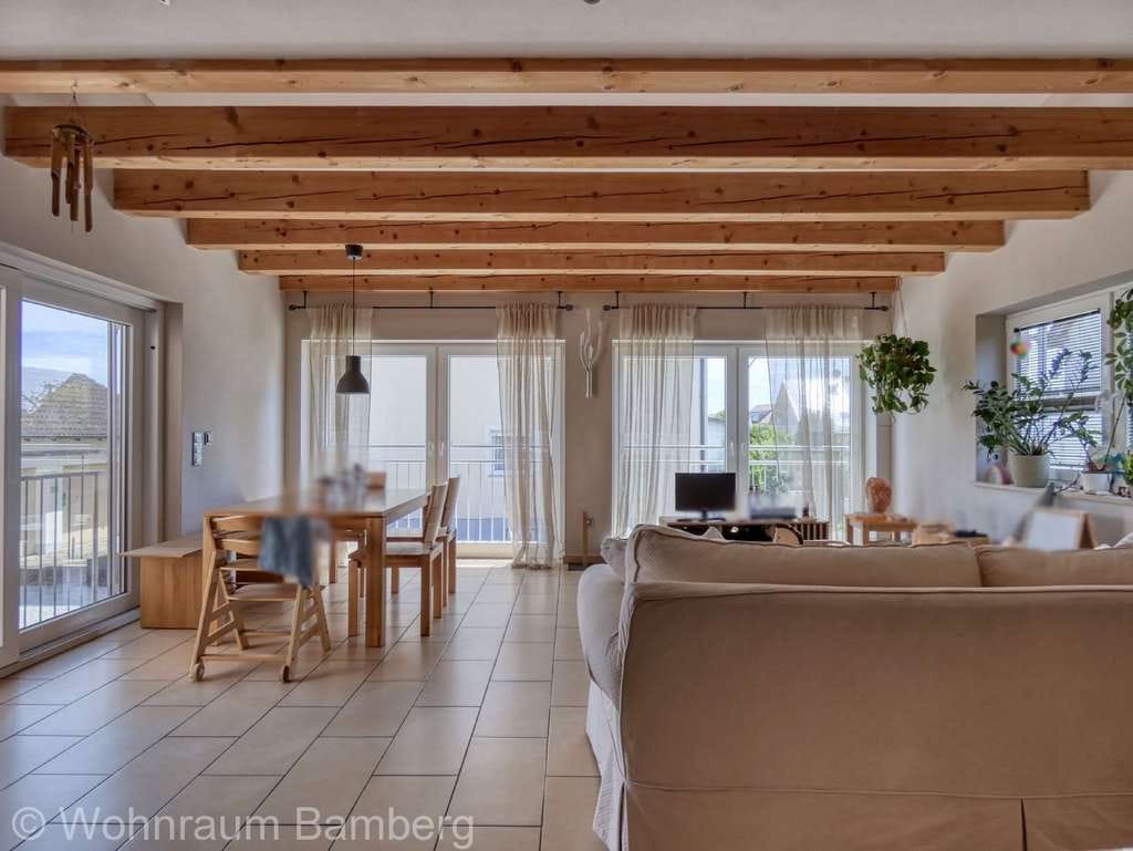 Immobilie in Memmelsdorf - Umfangreich saniertes Wohnhaus mit ca. 260 m² Wohnfläche in ruhiger Ortsrandlage - Memmelsdorf - OT - Bild 2