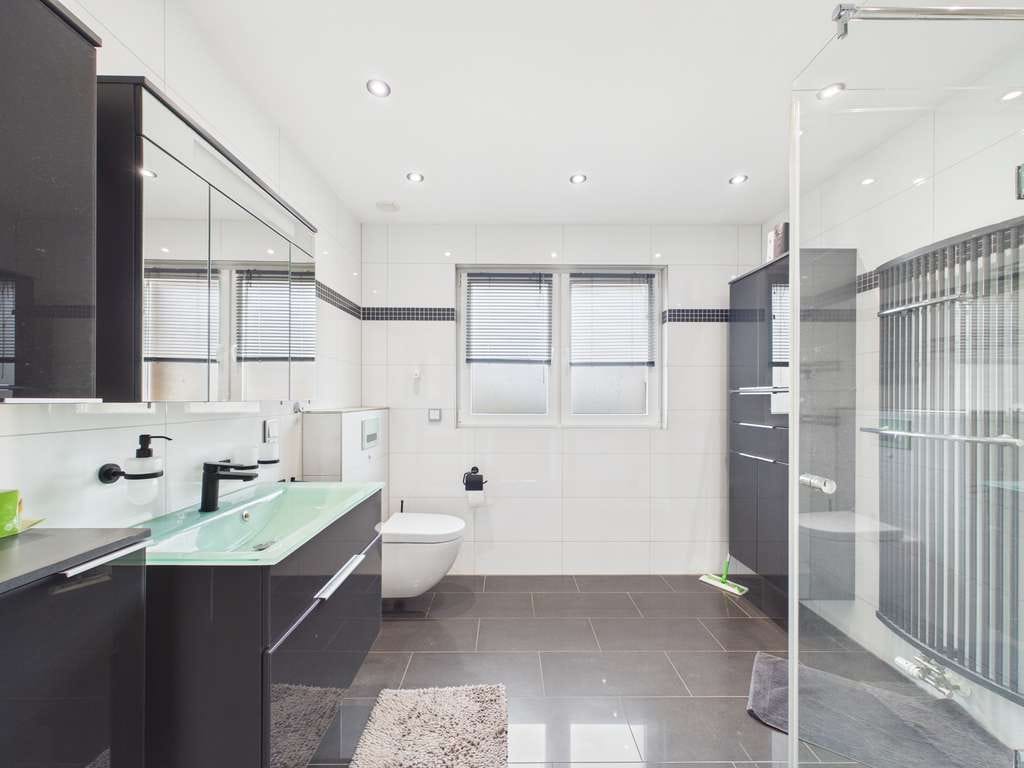 Immobilie in Kreuzau - KAPITALANLAGE MIT POTENZIAL: Großzügige Maisonettewohnung mit Garten & Garage - Bild 4
