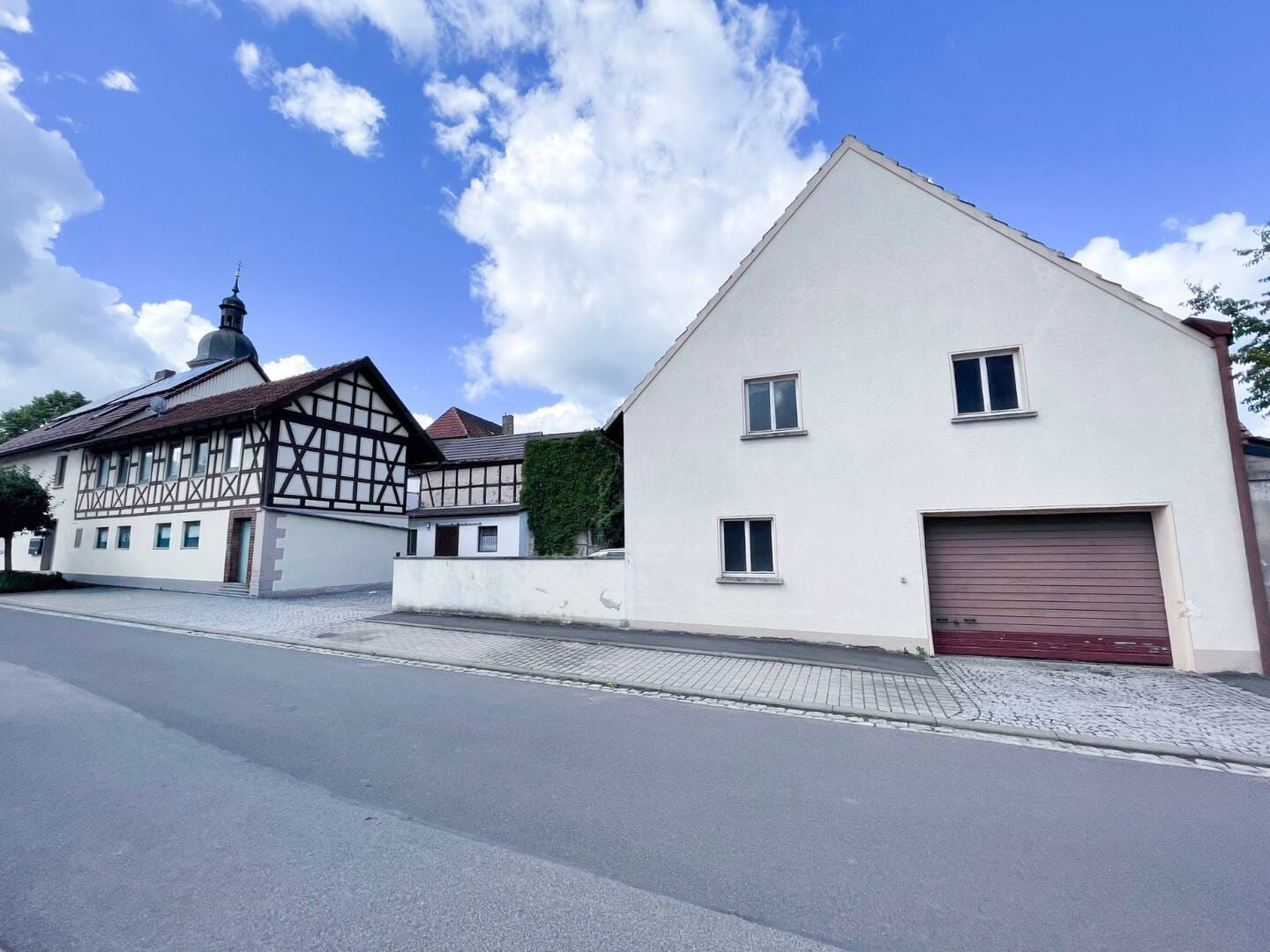Immobilie in Bundorf - Mehrfamilienhaus mit 5 Wohneinheiten, Scheune, PV-Anlage in Bundorf - Bild 1