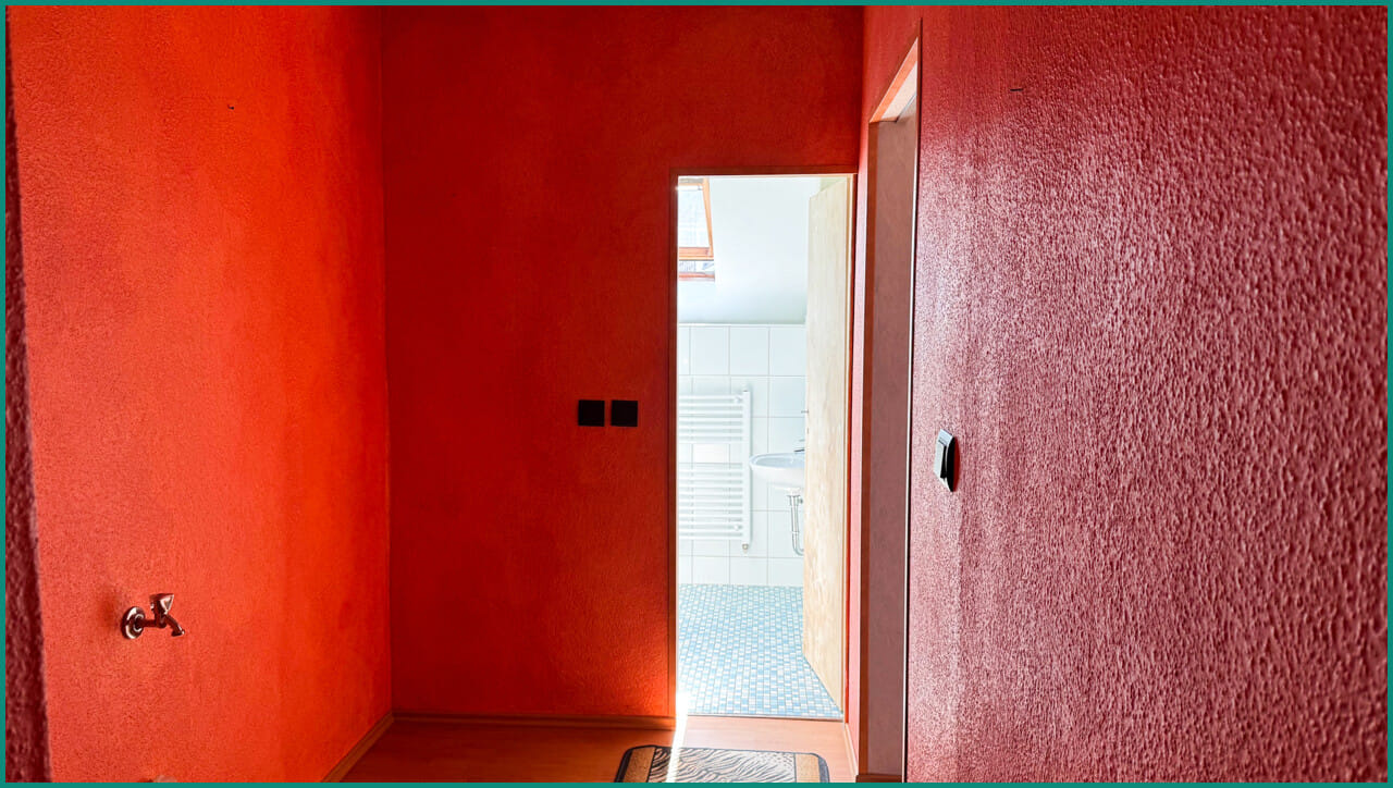 Immobilie in Radevormwald - AUS ZWEI MACH 1: PROVISIONSFREIE 3 ZIMMER-ALTBAUWOHNUNG MIT VIEL PLATZ IN VOGELSMÜHLE VON RADEVORMWALD - Bild 3