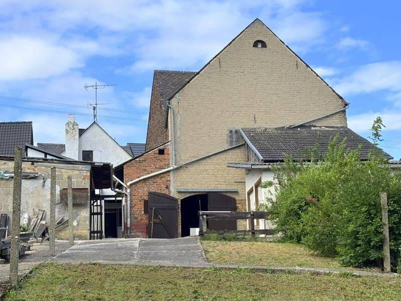 Immobilie in Hadamar - Charmantes Einfamilienhaus mit Scheune, weiteren Nebengebäuden und großzügigem Garten in Niederhadamar - Bild 2