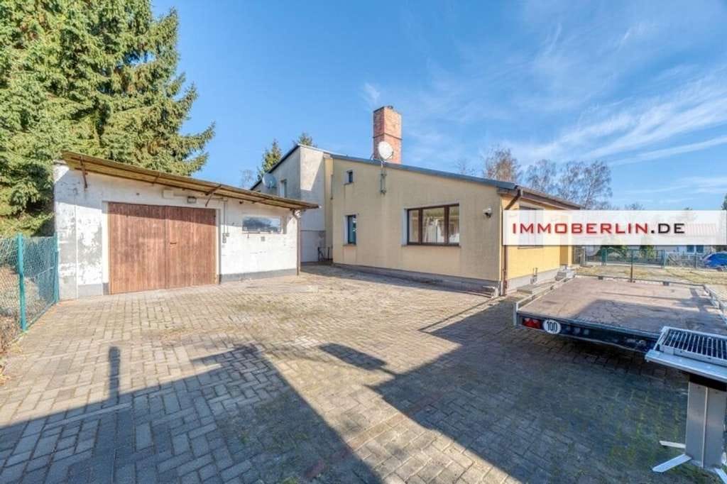 Immobilie in Velten - IMMOBERLIN.DE - Interessantes Haus mit Potenzial, Garage & Nebengebäude in ländlicher Lageharmonie - Bild 2