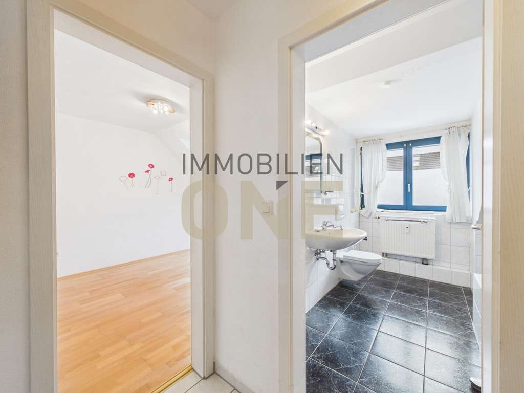 Immobilie in Nittendorf - Helle 2,5-Zimmer Galeriewohnung mit Balkon und Tiefgaragenstellplatz - Bild 2