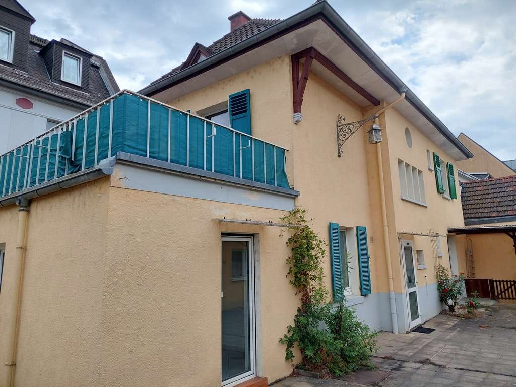 Immobilie in Eltville am Rhein - Stilvolles Zweifamilienhaus mit Hof Und Nebengebäude in zentraler Lage von Eltville-Erbach  - Bild 0