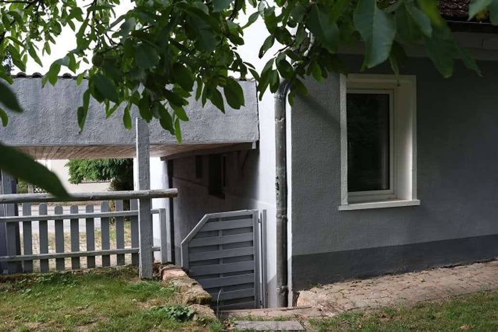 Immobilie in Jettenbach - Komplett renoviertes Einfamilienhaus mit Carport und ebenen Grundstück. - Bild 2