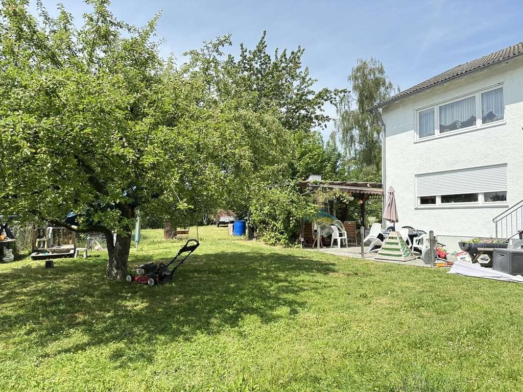Immobilie in Plattling - 2 Häuser m. 340 m2 Wfl. m. ca. 1.000 m2 Grundstück in zentraler u. ruhiger Lage - derzeit vermietet! - Bild 1
