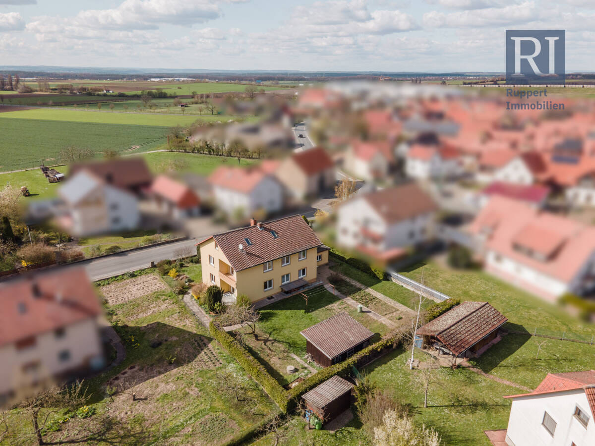 Immobilie in Abtswind - Zweifamilienhaus mit idyllischem Garten - Bild 0