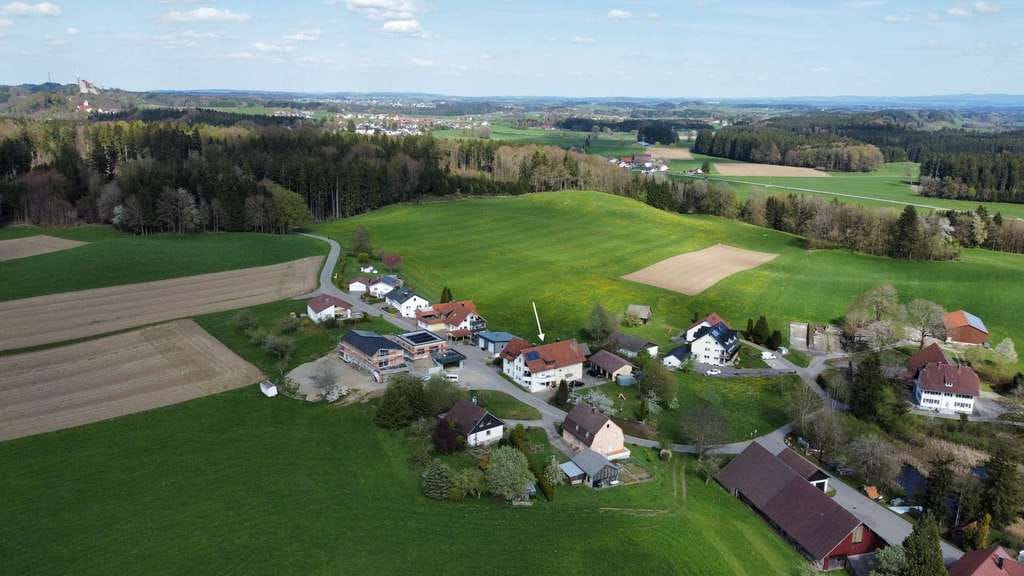 Immobilie in Waldburg - Großzügige Doppelhaushälfte in Waldburg-Egg mit Alpenblick & 2 Garagen - Bild 2