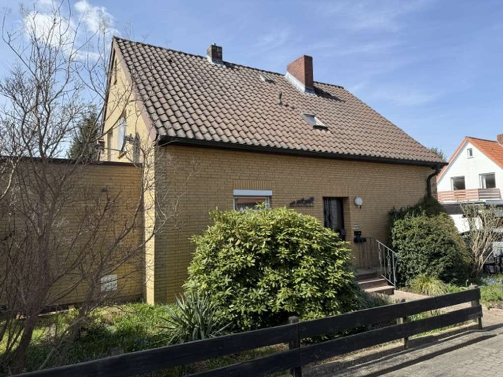 Immobilie in Ebstorf - Freistehendes Einfamilienhaus mit Potential - Bild 0