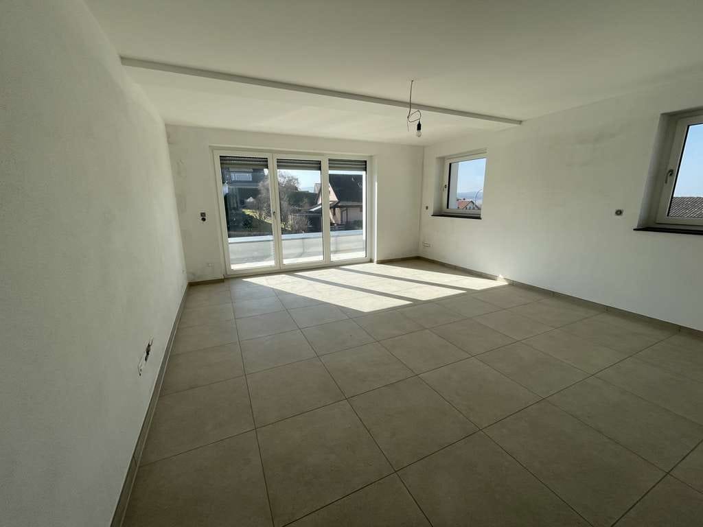 Immobilie in Bärnau - Erstbezug nach Komplettumbau! Moderne Etagenwohnung in der historischen Knopfstadt Bärnau - Bild 1