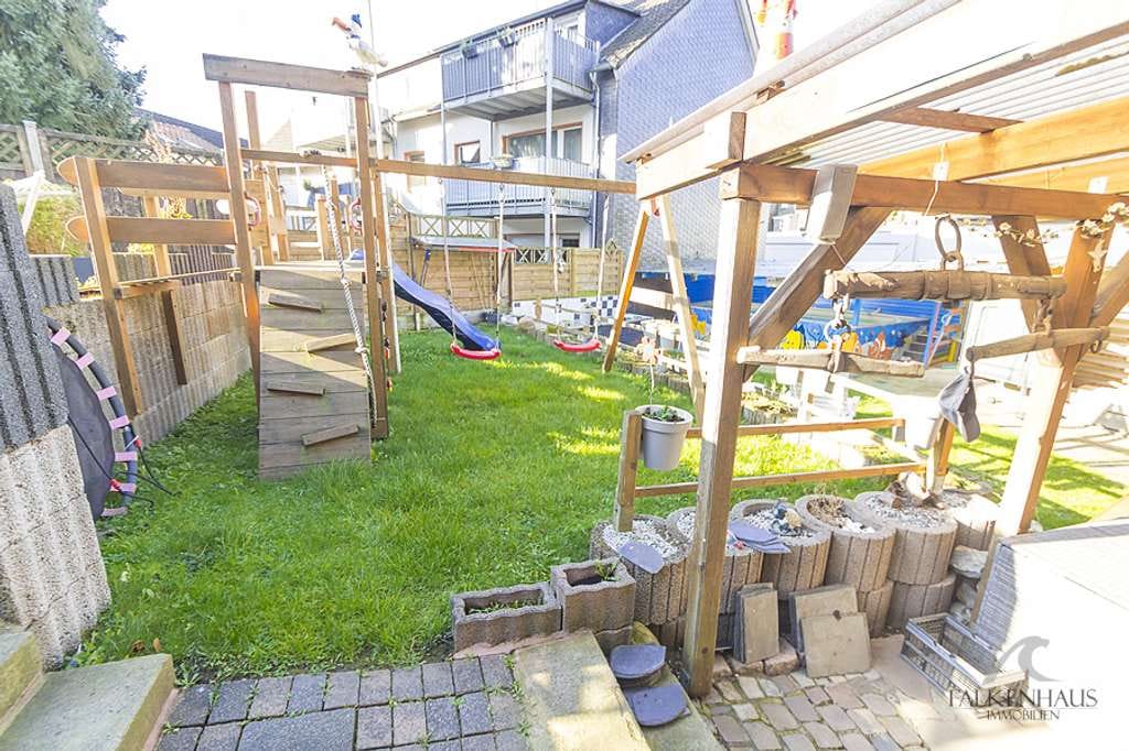 Immobilie in Remscheid - Wovon Großfamilien träumen 
Einfamilienhaus mit Garten, 2 Terrassen und mitten im Zentrum - Bild 2